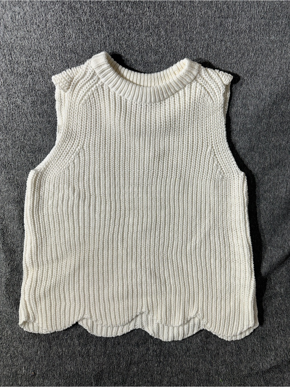 JCREW Cream M Crewneck Knit Vest Scalloped Hem Preppy Layered Coastal Minimal